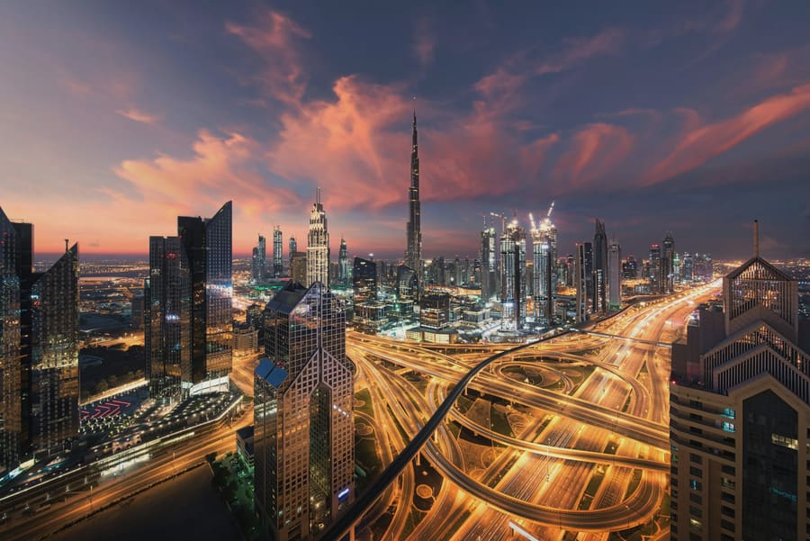 Sheikh Zayed Road et Downtown Dubaï au coucher du soleil